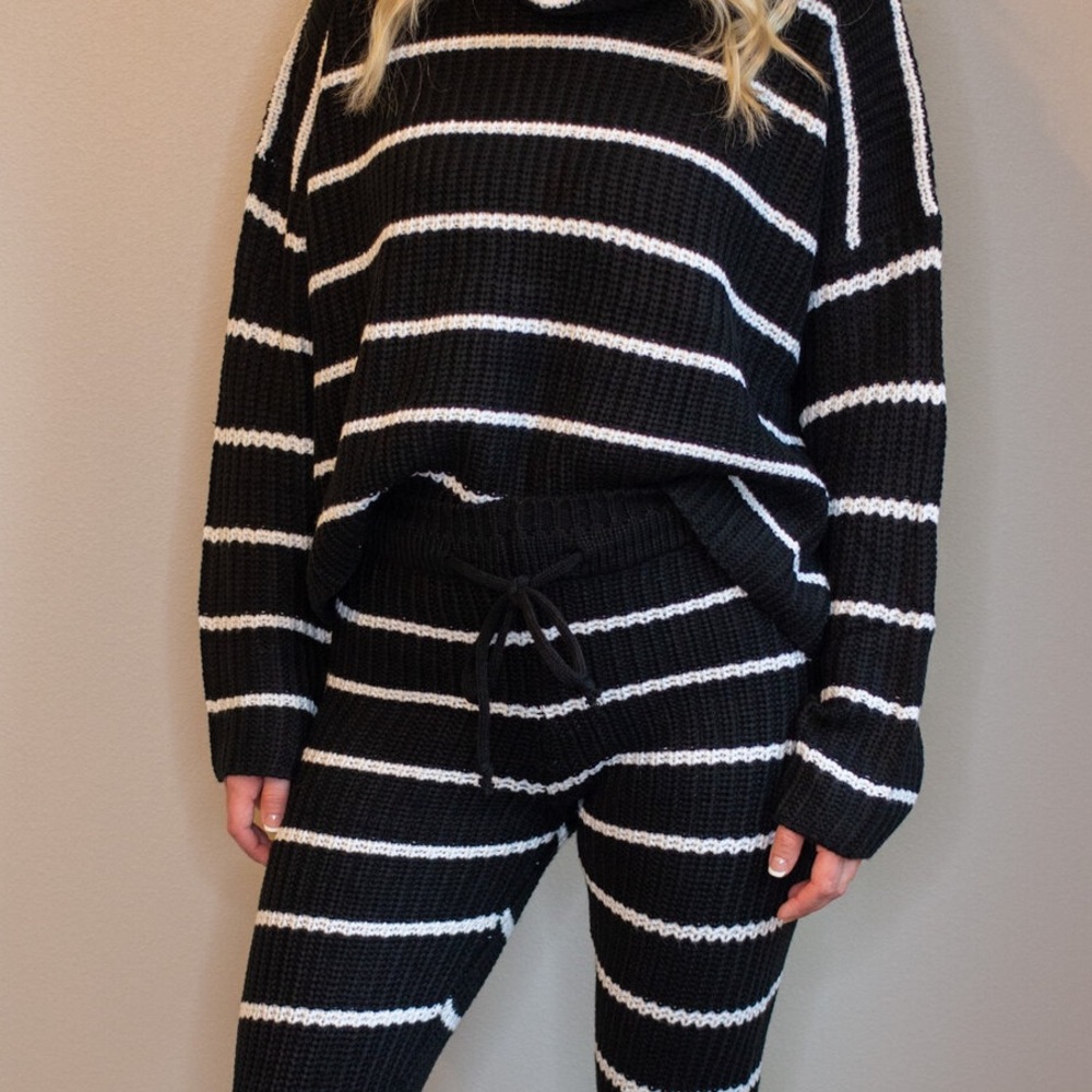 Black & White Knit Lounge Set